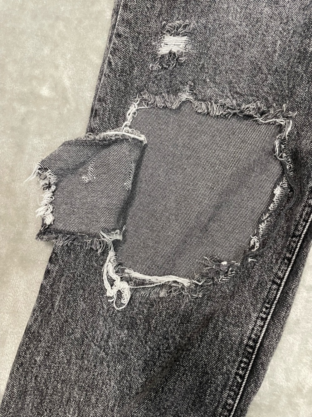 Simple Society Black Acid Wash Distressed Straight Leg Jeans Size 9/29 - Picture 4 of 11